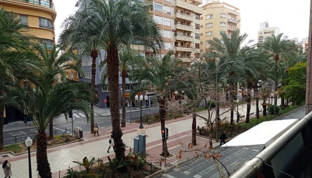 Apartment - Wiederverkauf - Alicante - Center