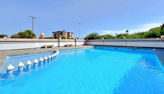 Apartment - Wiederverkauf - Orihuela Costa - La Zenia