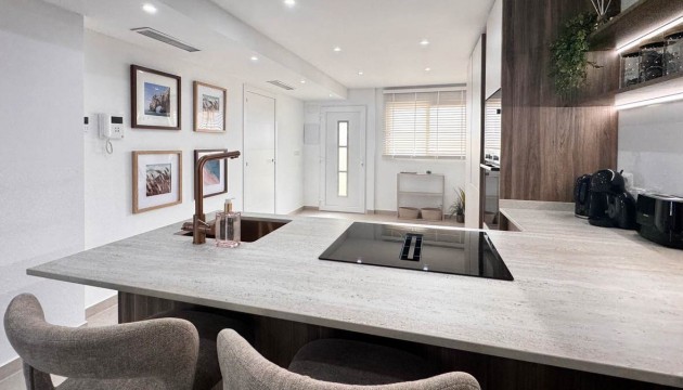 Apartment - Wiederverkauf - Torrevieja - El Acequión