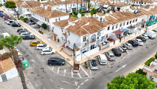 Bungalow - Herverkoop - Torrevieja -
                Lago jardin