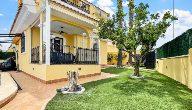Detached Villa - Herverkoop - Orihuela Costa - Los Dolses