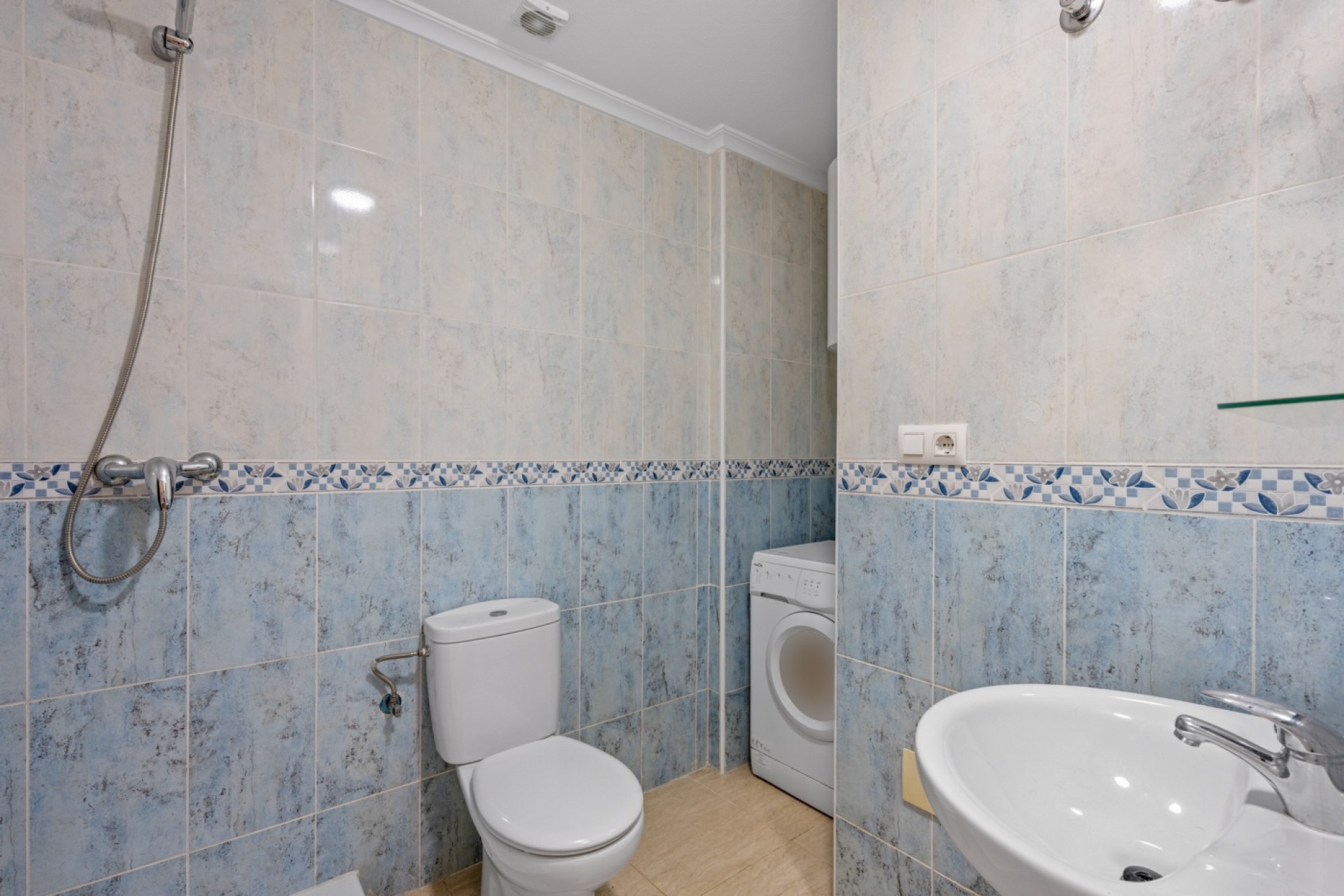 Herverkoop - 1. Apartment / flat -
Daya Nueva - Costa Blanca South