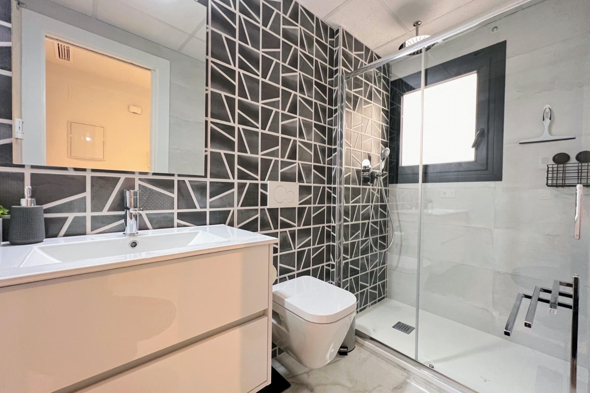 Herverkoop - 1. Apartment / flat -
Torrevieja - Costa Blanca South