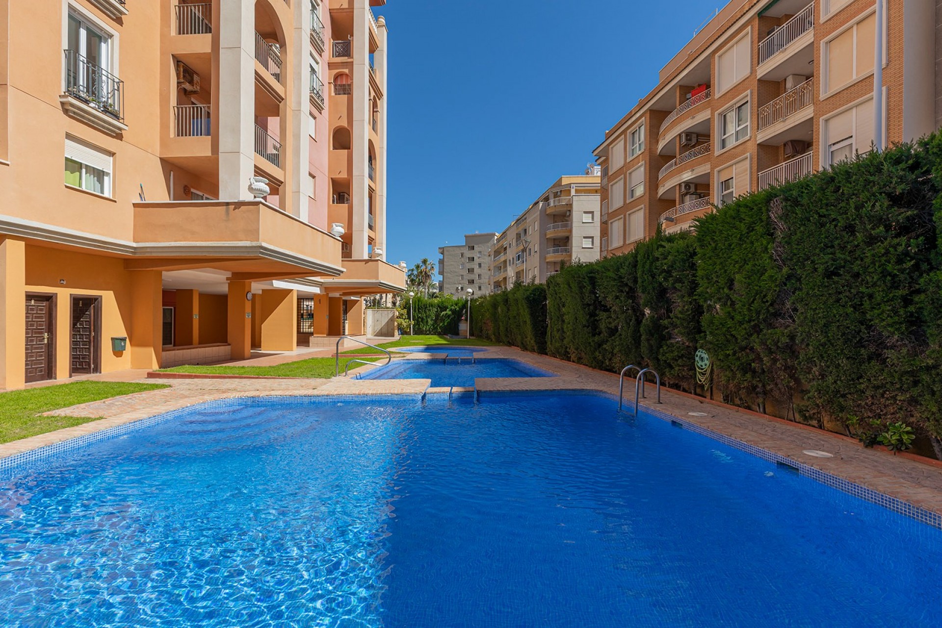 Herverkoop - 1. Apartment / flat -
Torrevieja - Playa de los locos