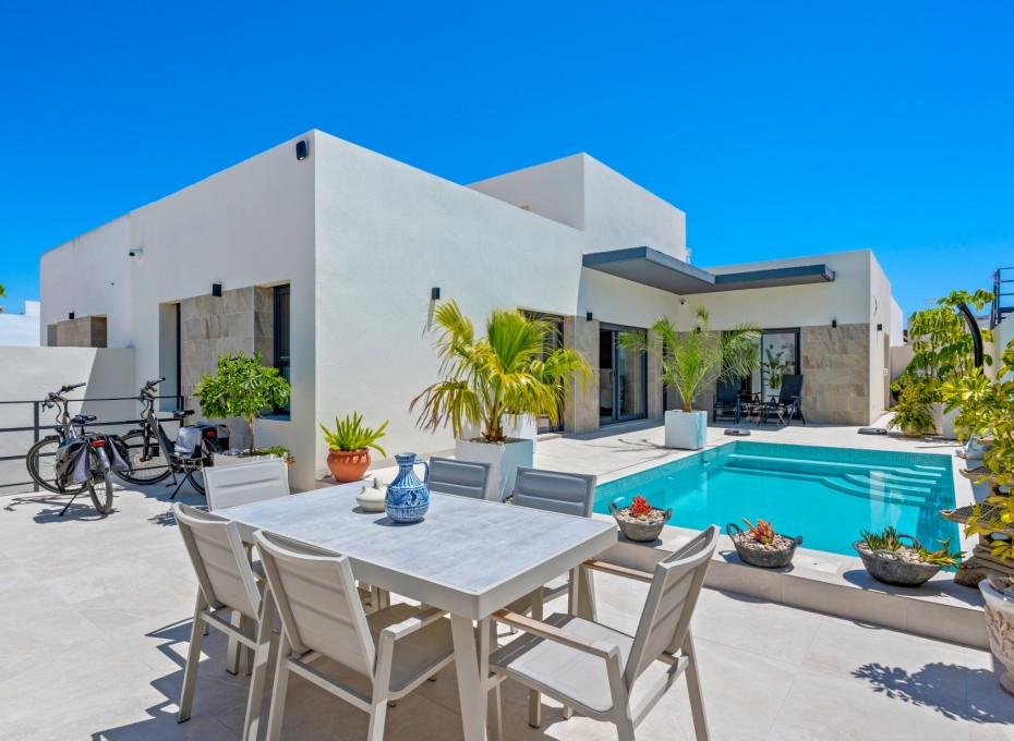Herverkoop - 6. Detached villa -
Daya Nueva - Costa Blanca South