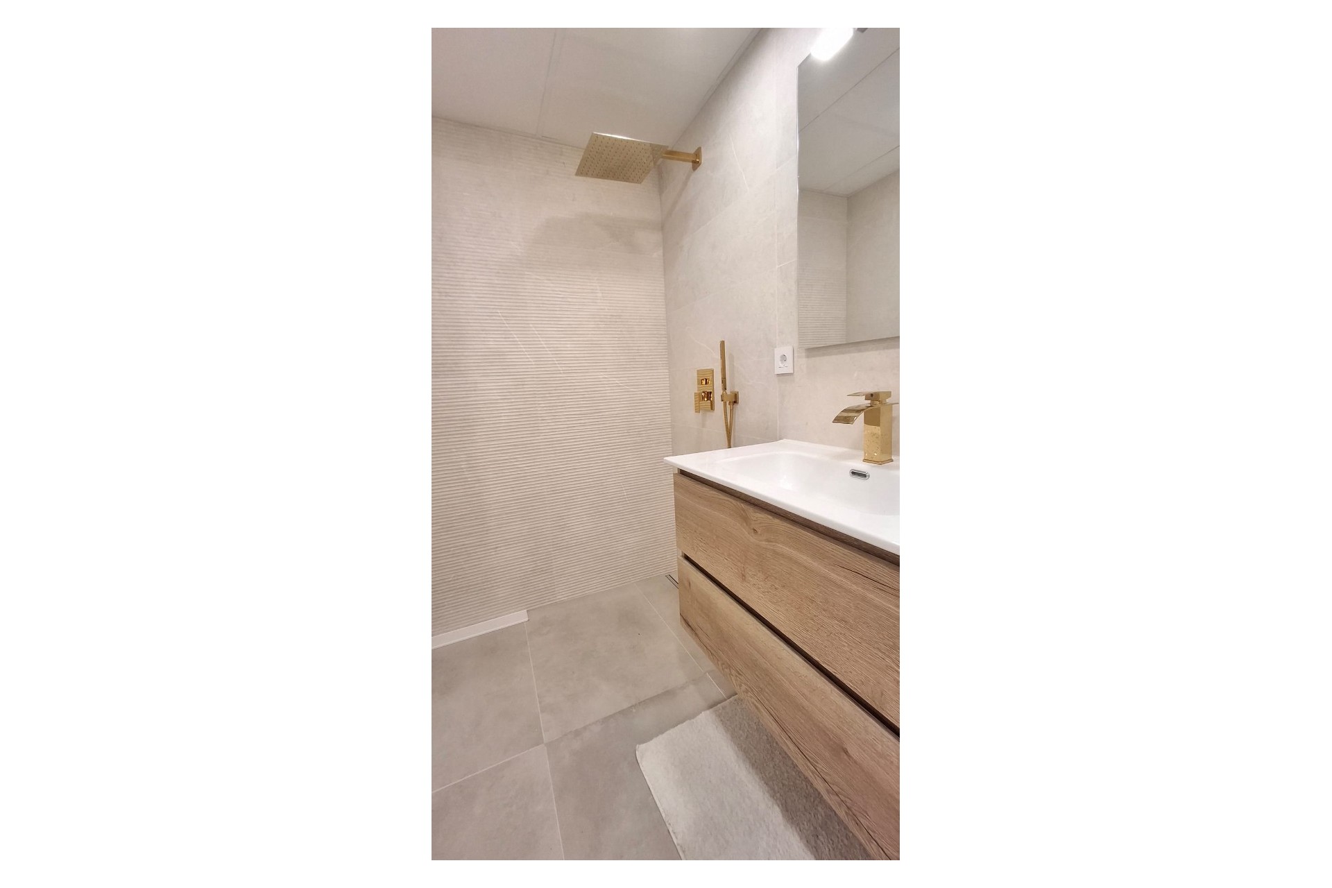 Herverkoop - Apartament / Duplex -
Torrevieja - Playa Acequion