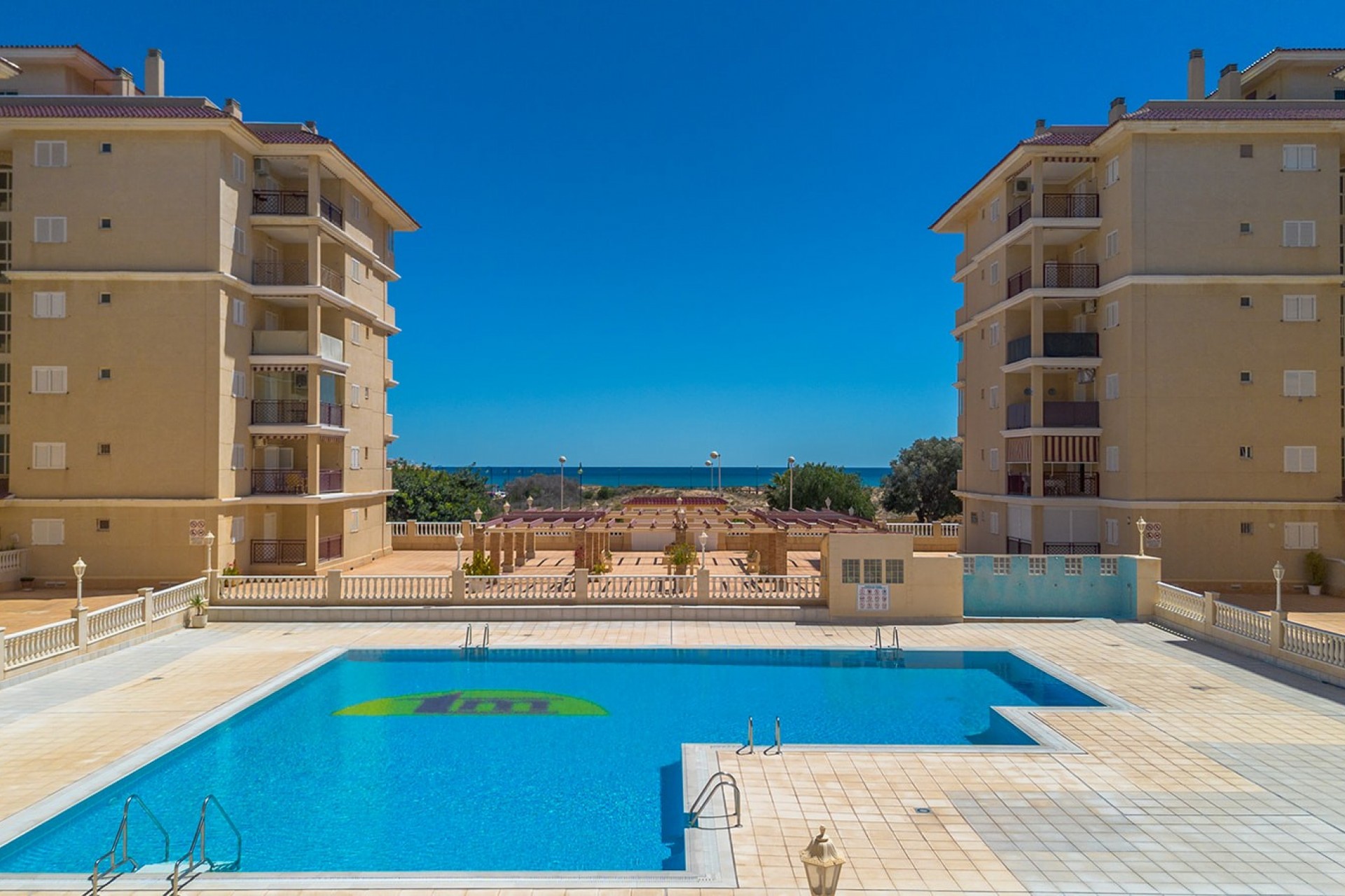 Herverkoop - Apartment - Flat -
La Mata