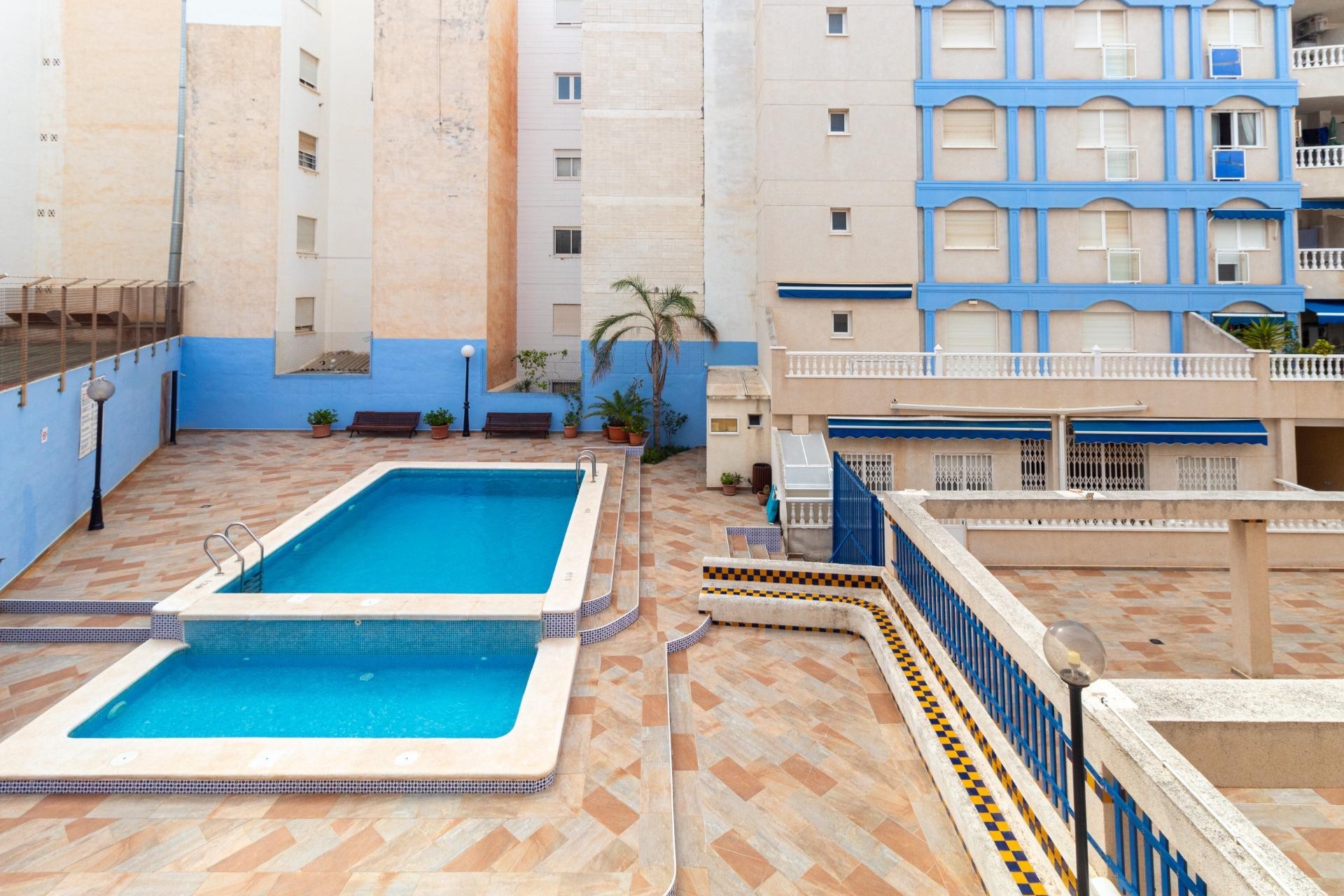 Herverkoop - Appartement -
Torrevieja - Playa de los locos