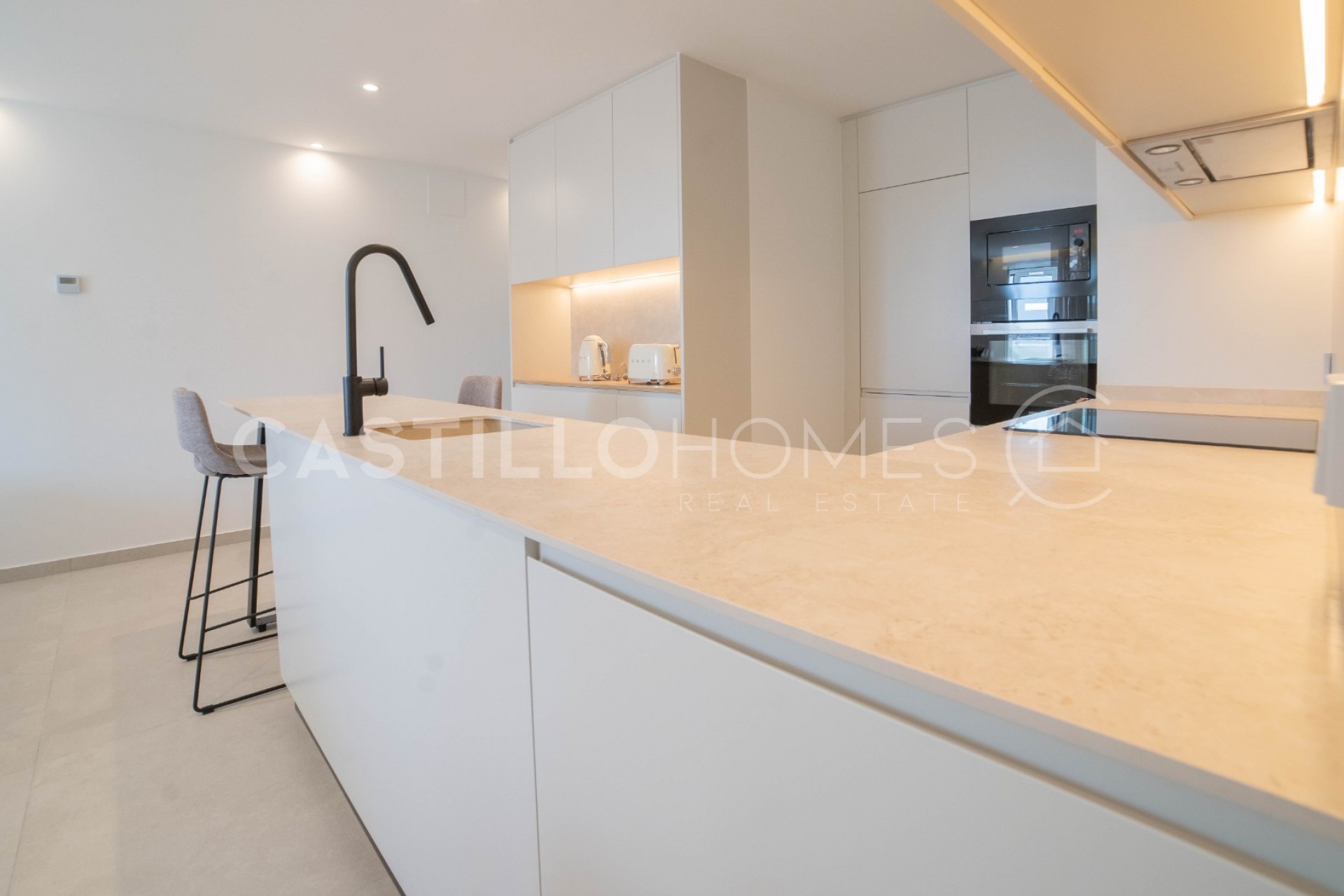 Herverkoop - Appartement -
Torrevieja - Playa del Acequión