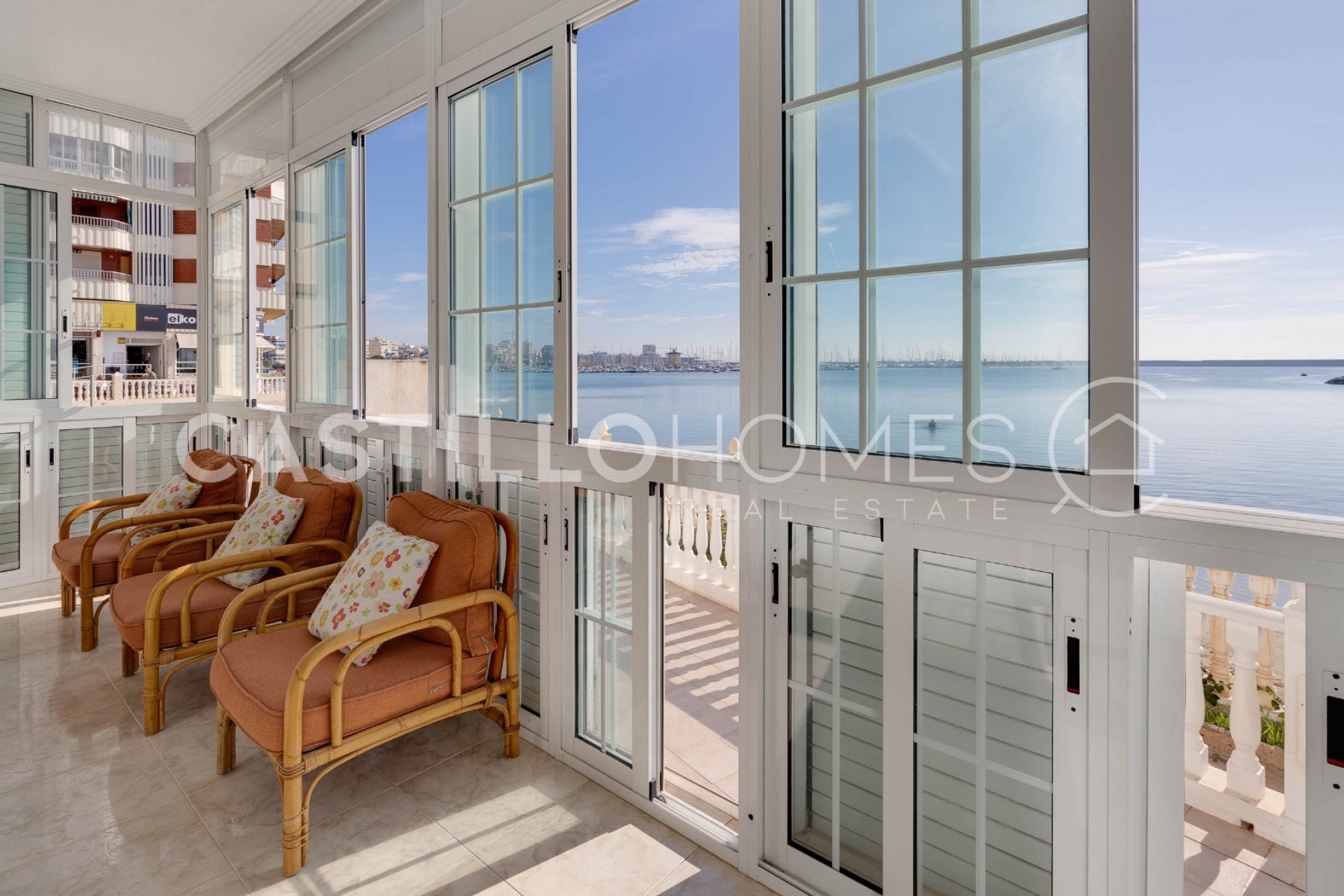 Herverkoop - Appartement -
Torrevieja - Playa del Acequión