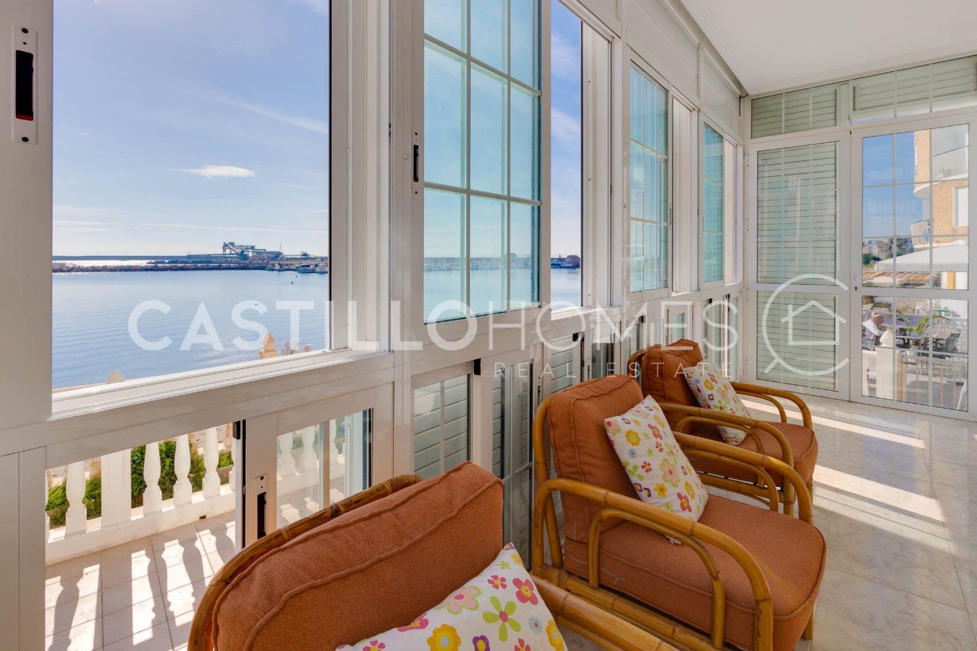 Herverkoop - Appartement -
Torrevieja - Playa del Acequión