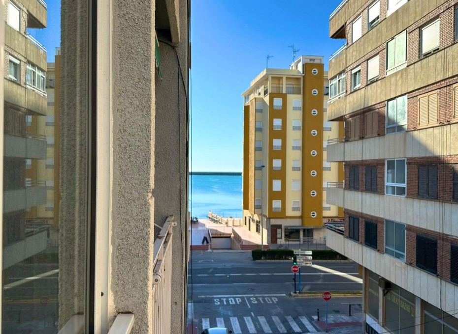 Herverkoop - Appartement -
Torrevieja - Playa del Acequión