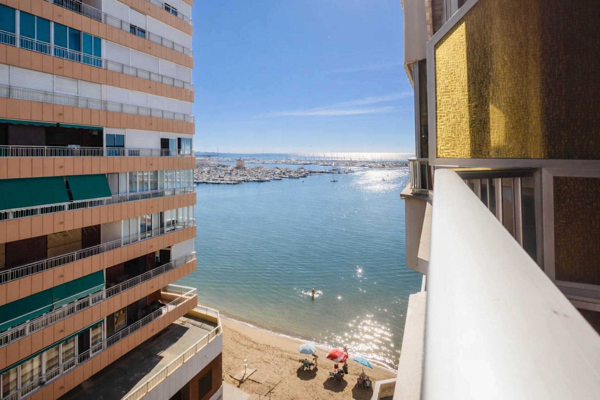 Herverkoop - Appartement -
Torrevieja - Playa del Acequión
