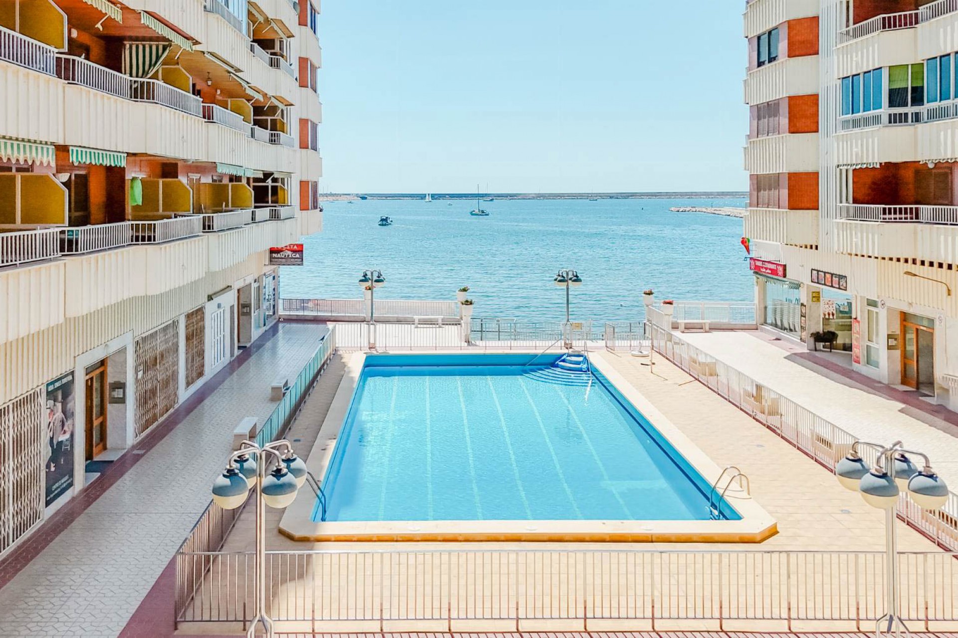 Herverkoop - Appartement -
Torrevieja - Playa del Acequión