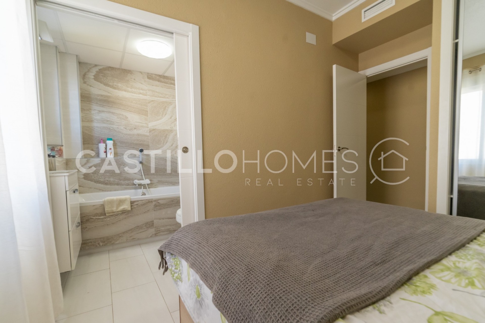 Herverkoop - Appartement -
Torrevieja - Playa del Cura