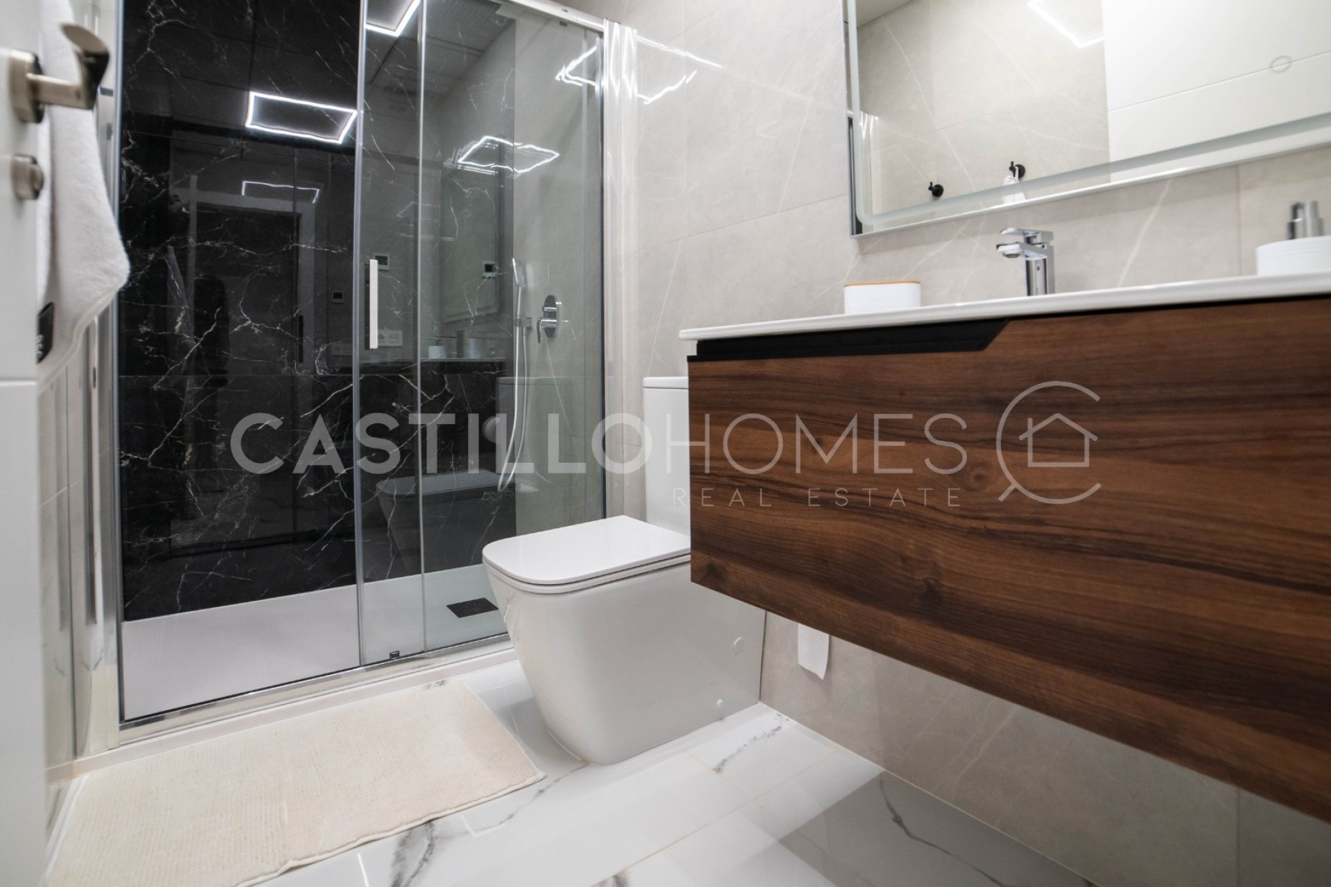 Herverkoop - Appartement -
Torrevieja - Playa del Cura