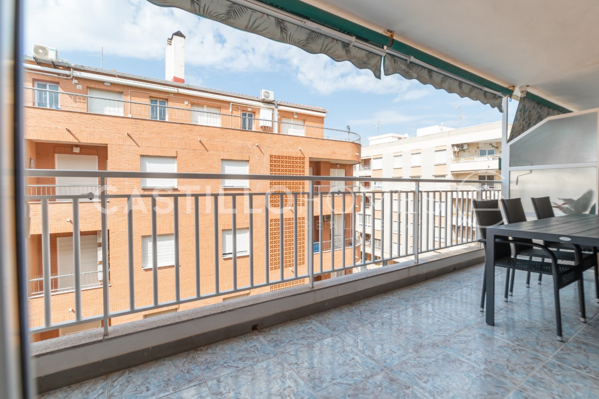 Herverkoop - Appartement -
Torrevieja - Playa del Cura