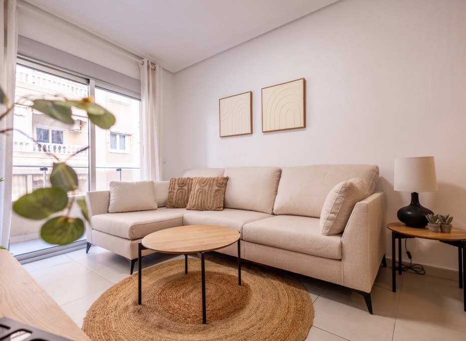 Herverkoop - Appartement -
Torrevieja - Playa del Cura