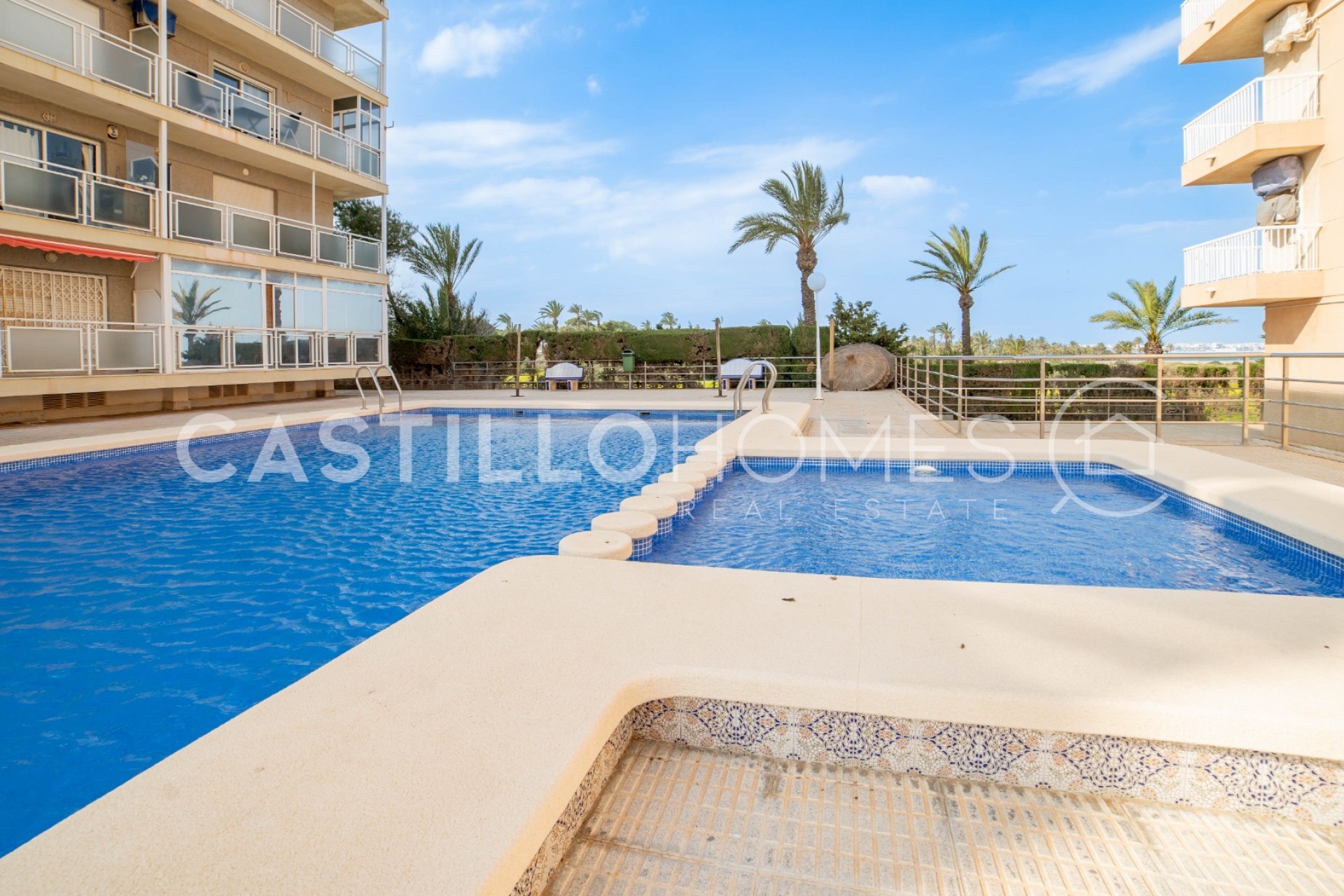 Herverkoop - Appartement -
Torrevieja - Punta prima