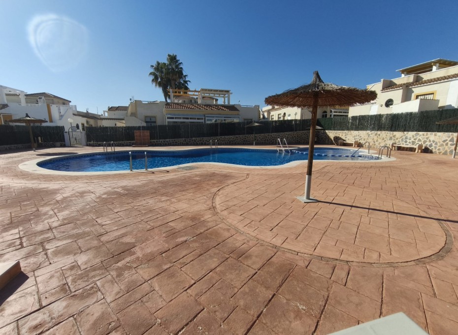 Herverkoop - Bungalow -
Orihuela Costa - Punta Prima