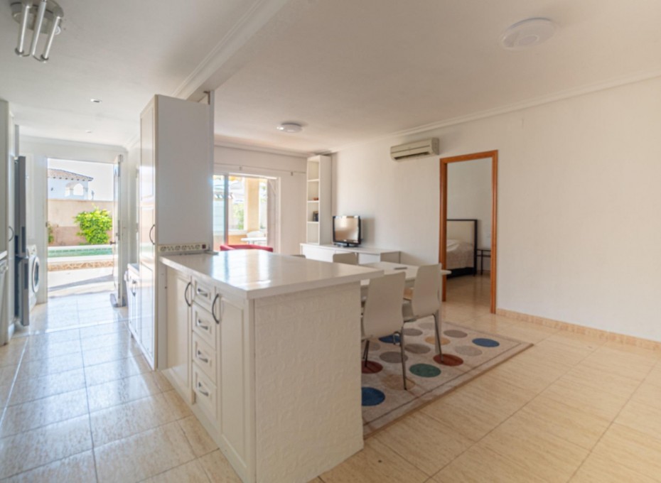 Herverkoop - Bungalow -
Orihuela Costa - Punta Prima