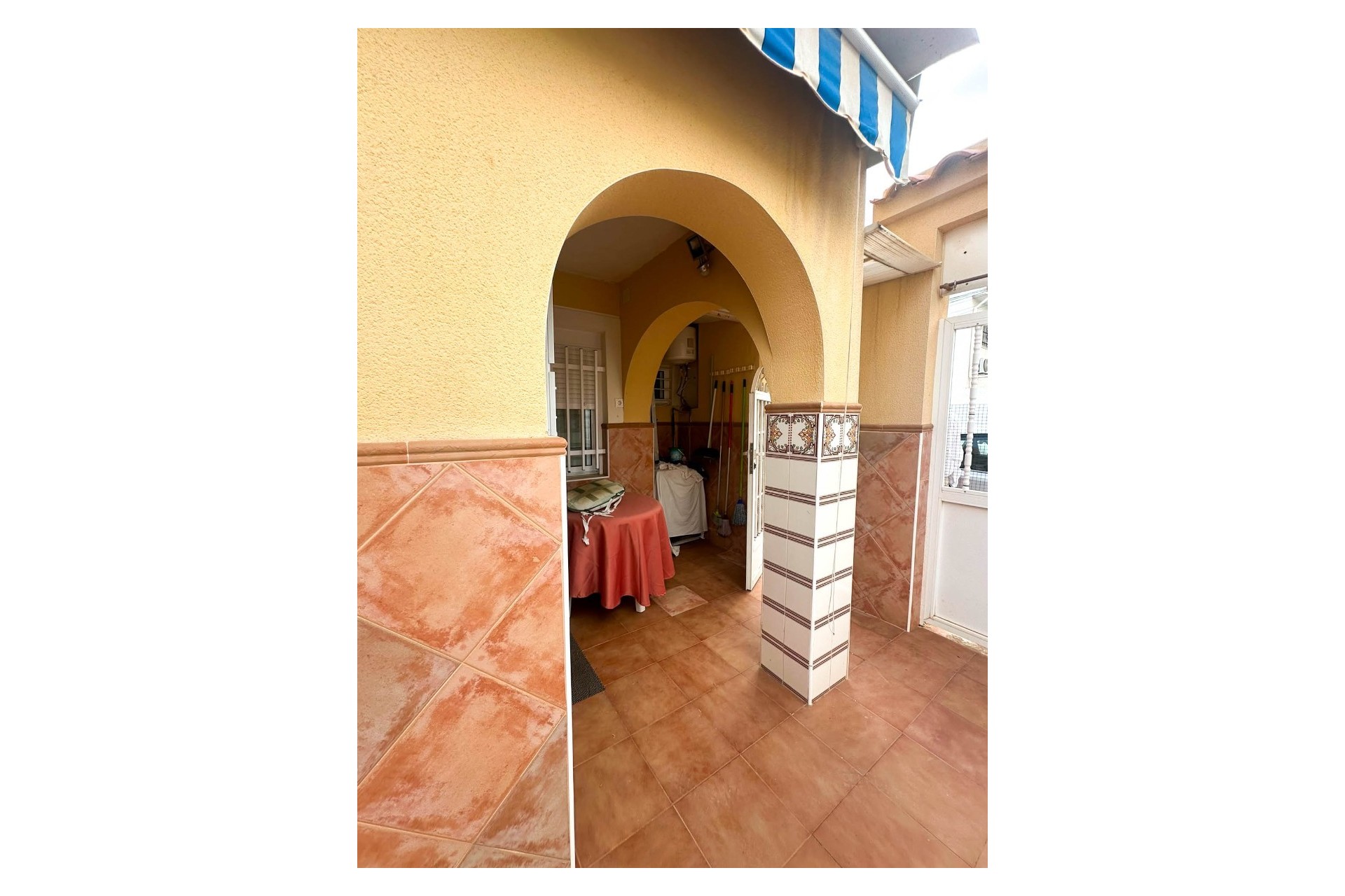Herverkoop - Bungalow -
Torrevieja - Urb. Rosaleda
