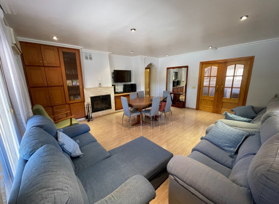 Herverkoop - Chalet / Villa -
Crevillent - Crevillente