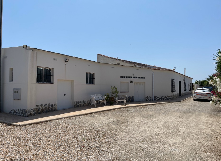 Herverkoop - Chalet / Villa -
Daya Nueva