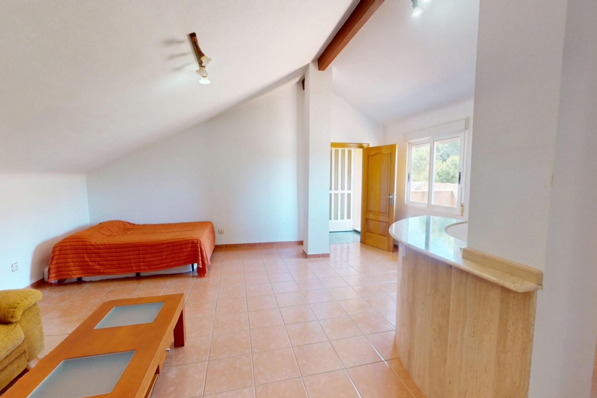 Herverkoop - Commerciële unit -
Los Narejos