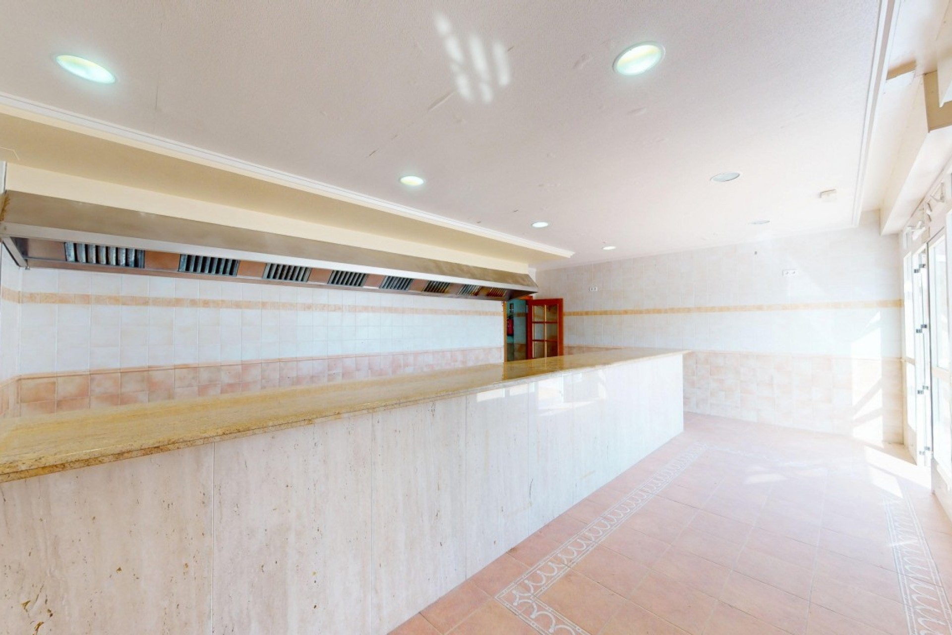 Herverkoop - Commerciële unit -
Los Narejos