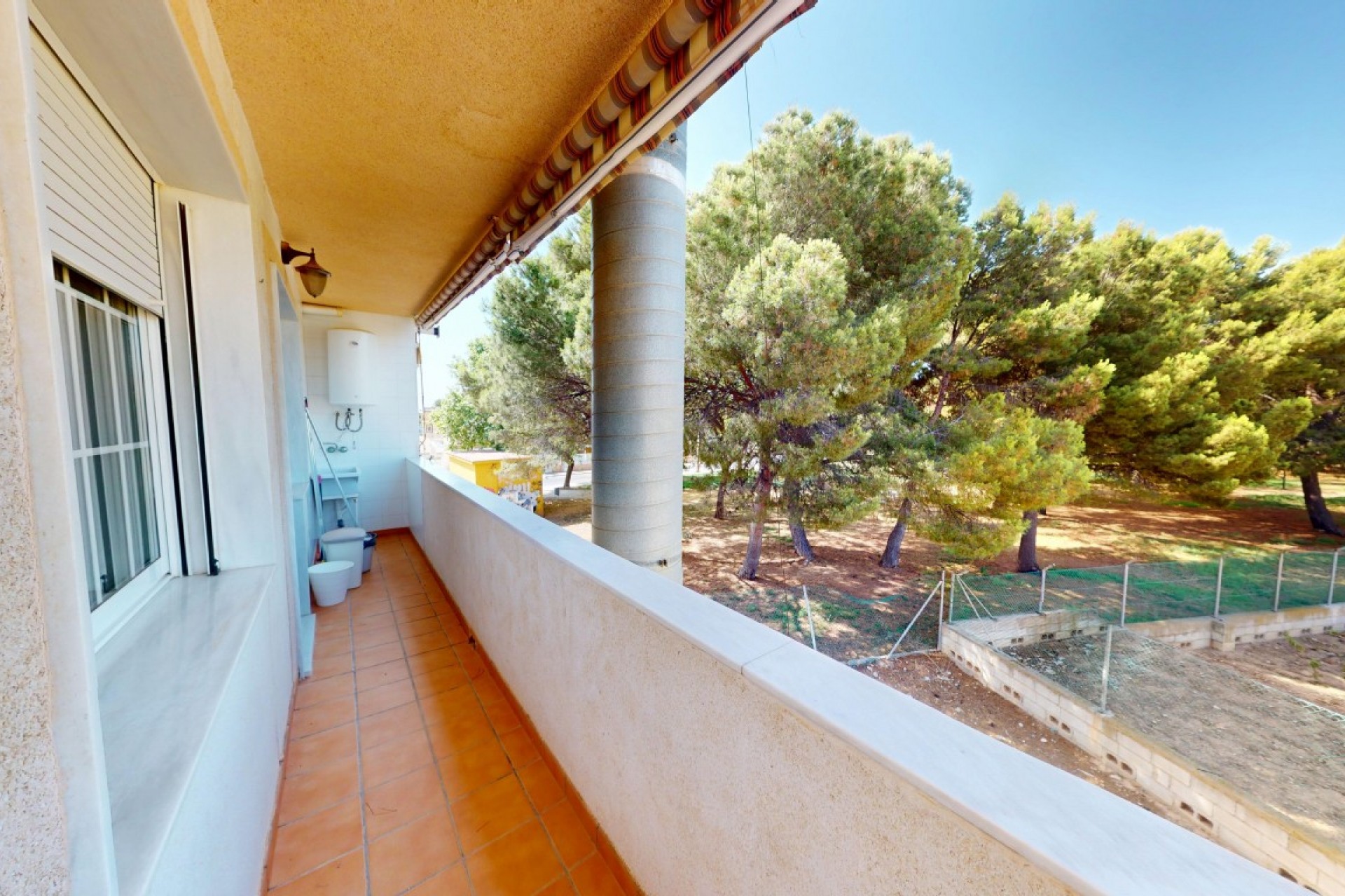 Herverkoop - Commerciële unit -
Los Narejos