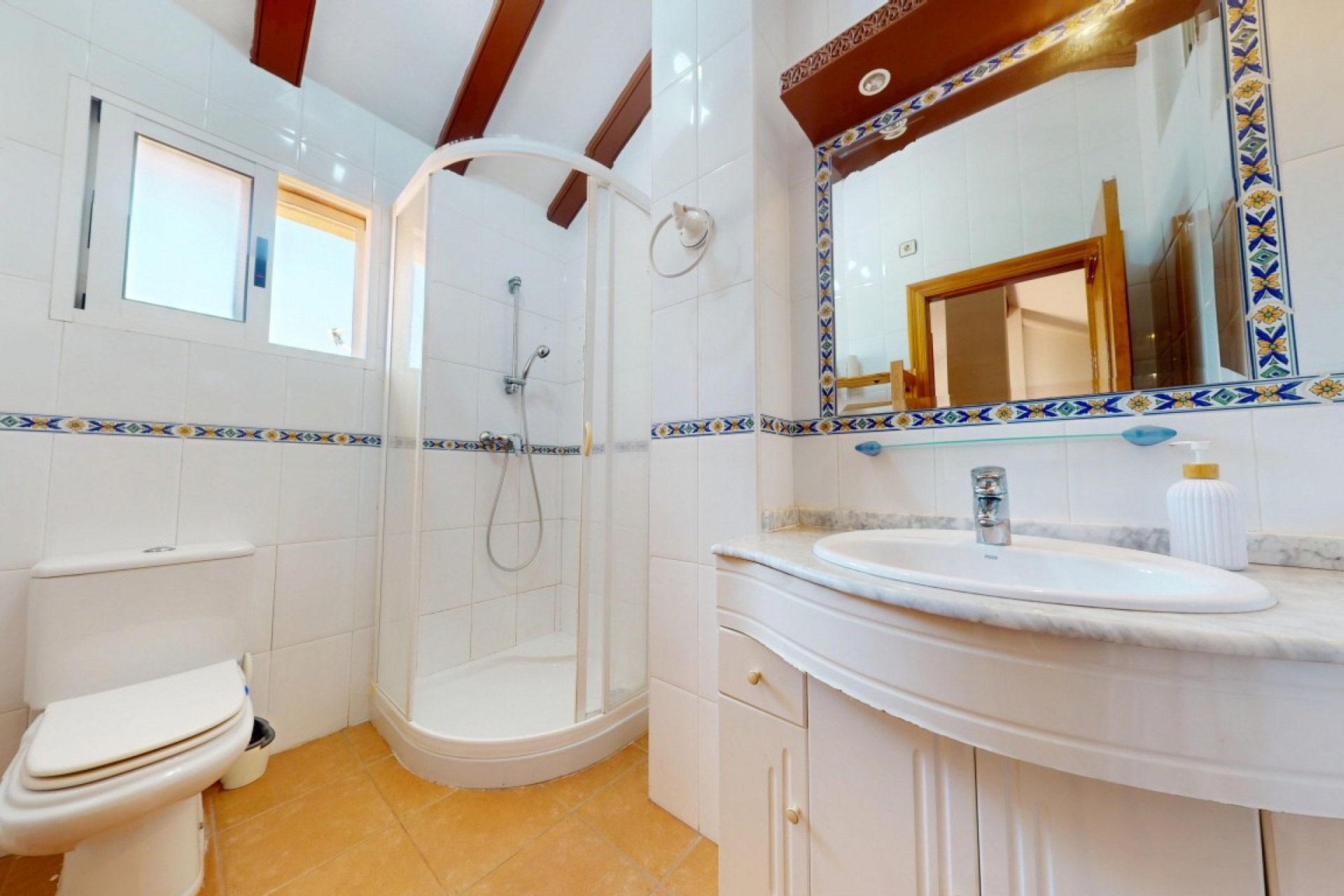 Herverkoop - Commerciële unit -
Los Narejos