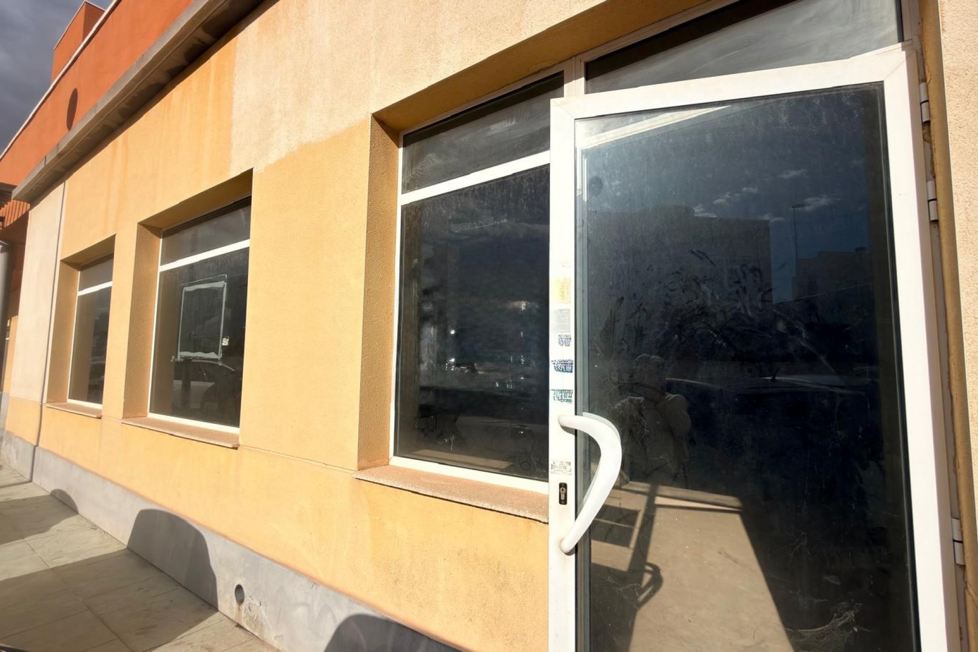 Herverkoop - Commerciële unit -
Orihuela Costa* - Los Dolses*