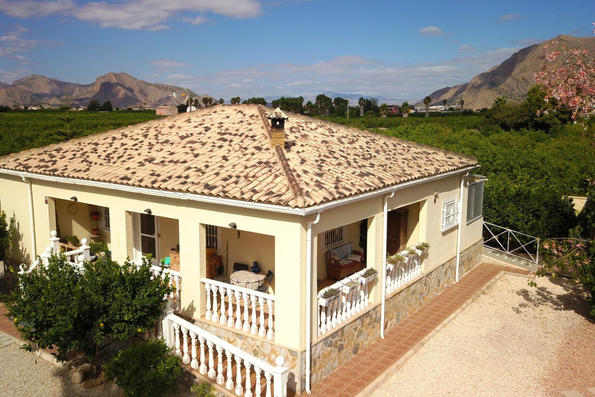 Herverkoop - Country House -
Orihuela - La Campaneta