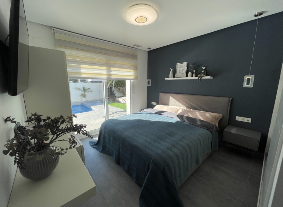 Herverkoop - Detached House / Villa -
Benijofar - Centro