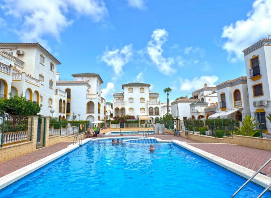 Herverkoop - Duplex -
Torrevieja - Torrelamata - La Mata