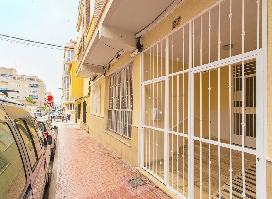 Herverkoop - Flat -
Torrevieja - Playa del cura