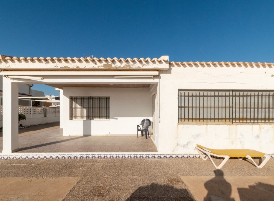 Herverkoop - Independent villa -
Guardamar del Segura - Guardamar Playa