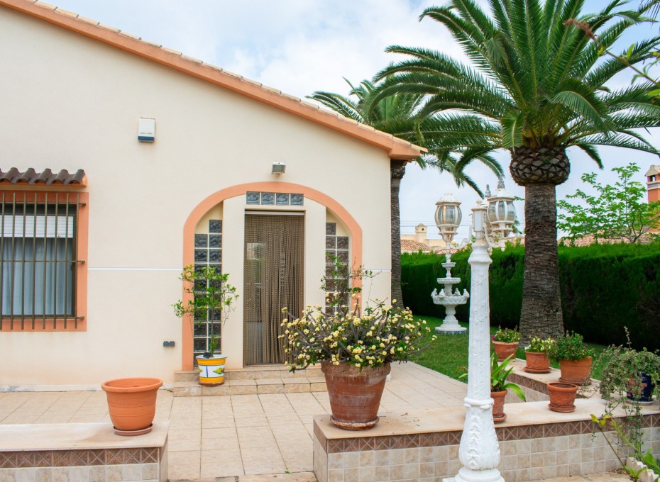 Herverkoop - Independent villa -
Orihuela Costa - Cabo Roig *