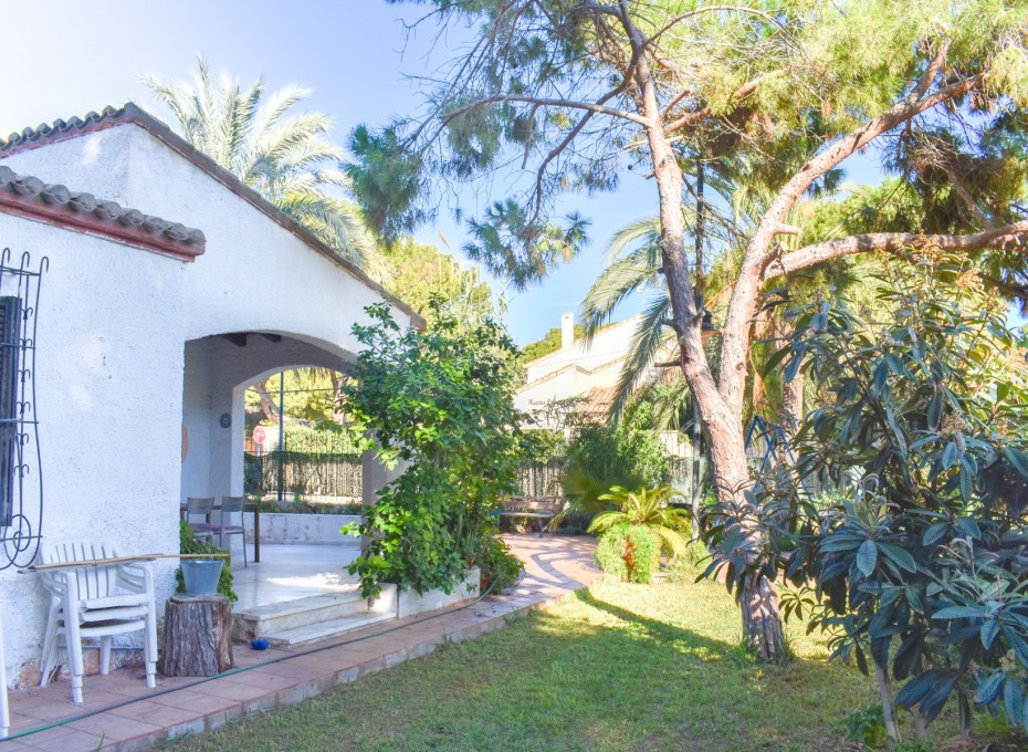 Herverkoop - Independent villa -
Orihuela Costa - Punta Prima