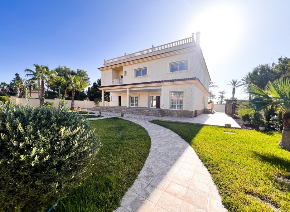 Herverkoop - Independent villa -
Orihuela Costa