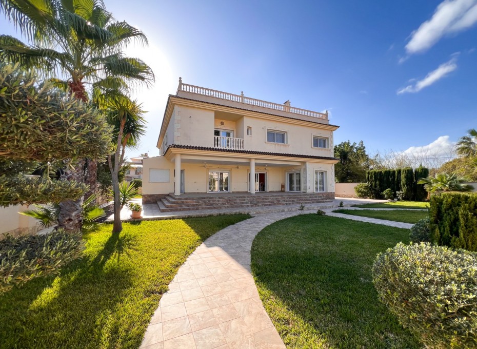 Herverkoop - Independent villa -
Orihuela Costa