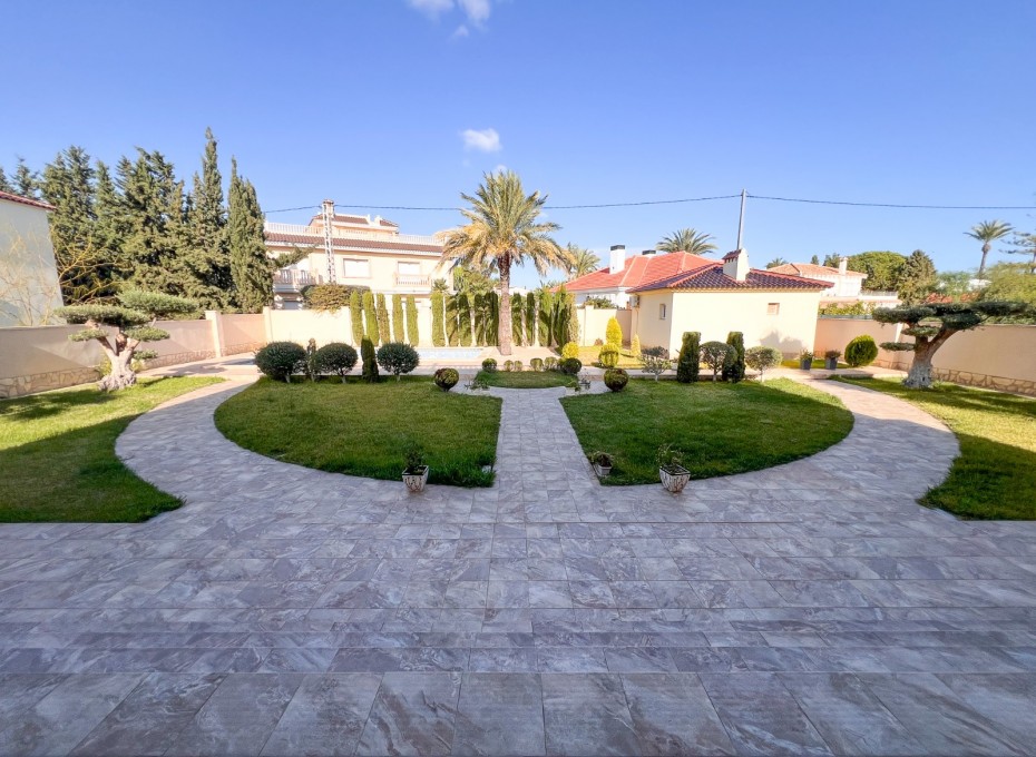 Herverkoop - Independent villa -
Orihuela Costa