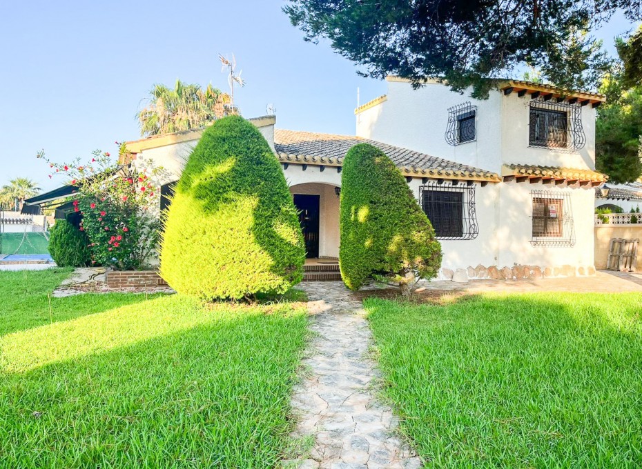 Herverkoop - Semi-Detached Villa -
Orihuela Costa - Punta Prima