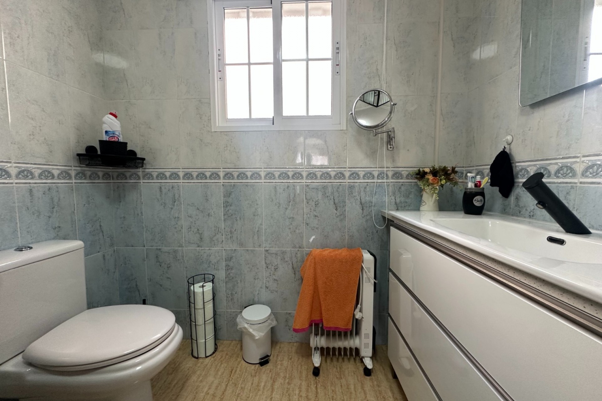 Herverkoop - Stadswoning -
Bigastro