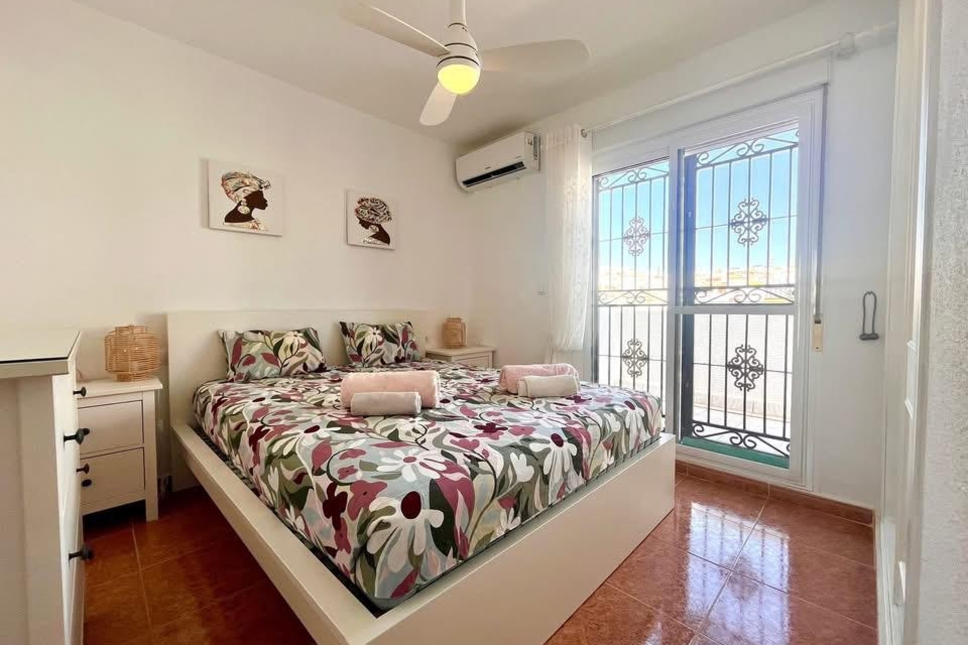 Herverkoop - Stadswoning -
Entre Naranjos - Vistabella - Entre Naranjos