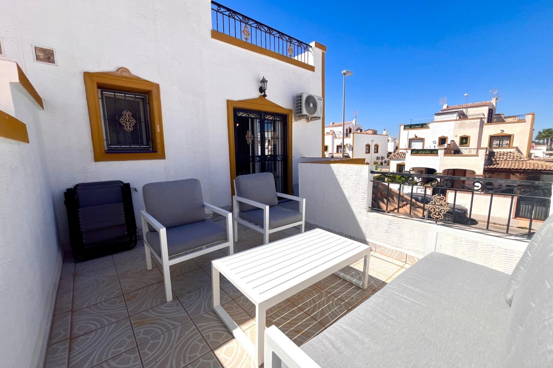 Herverkoop - Stadswoning -
Entre Naranjos - Vistabella - Entre Naranjos