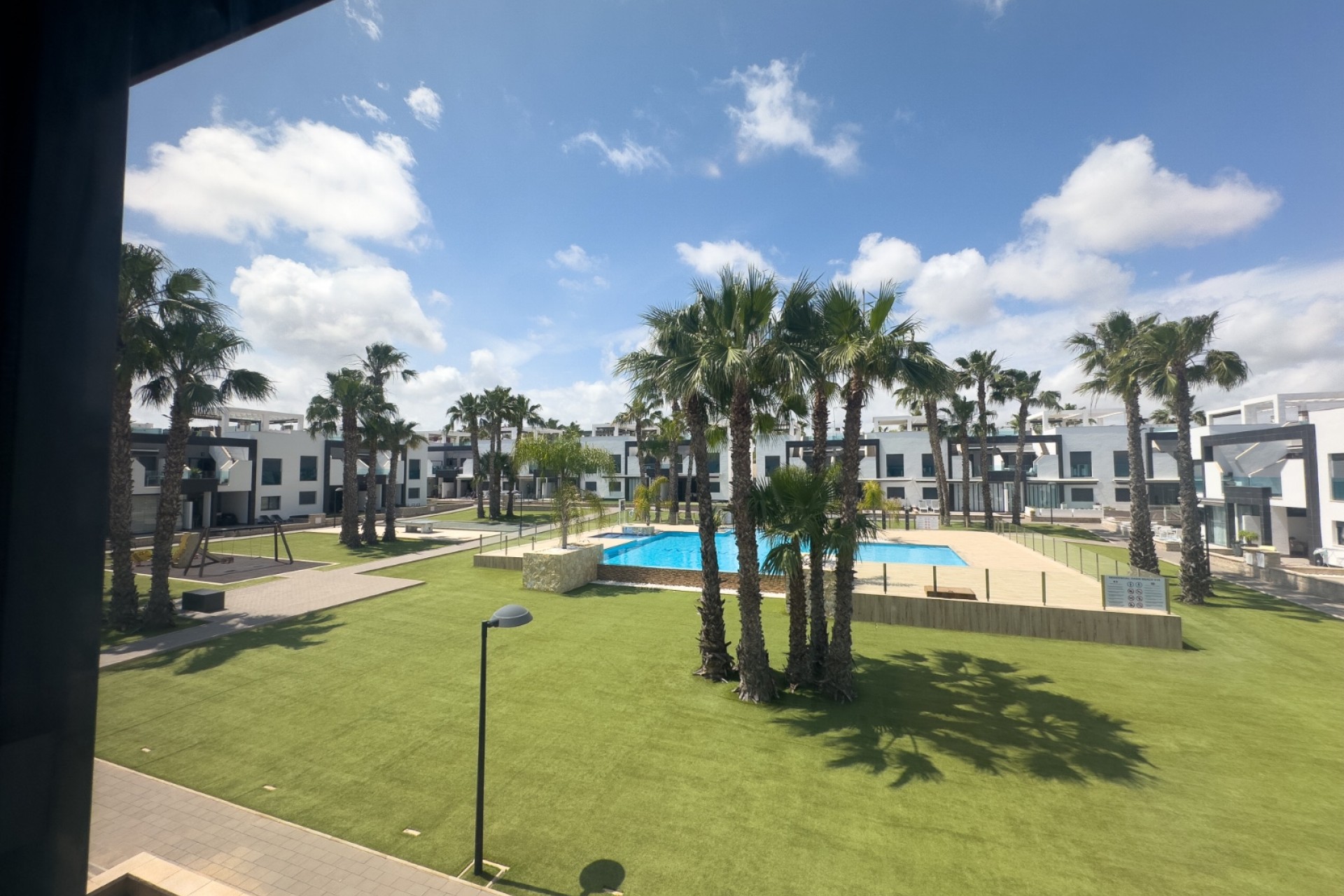 Herverkoop - Stadswoning -
La Zenia