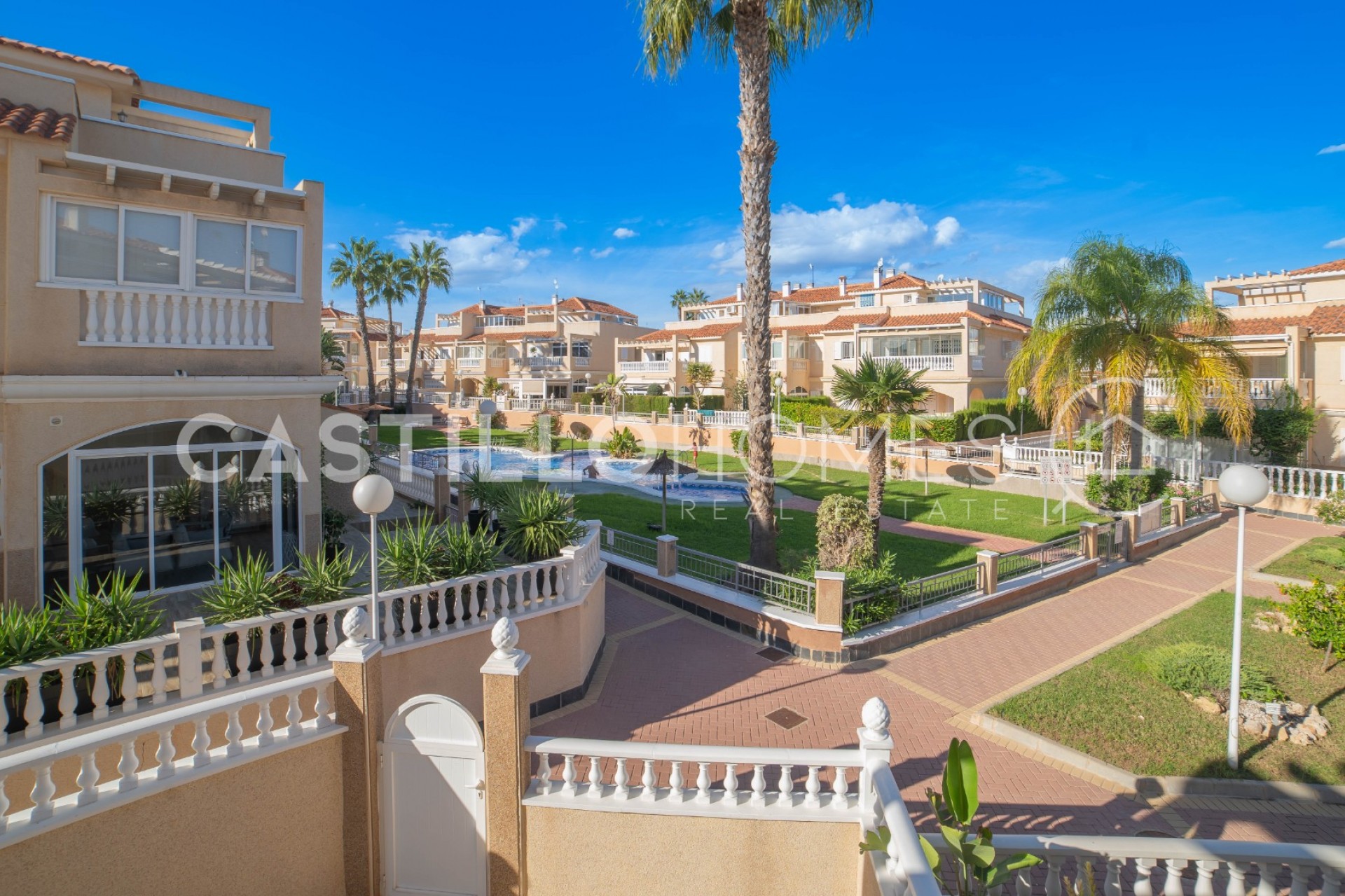 Herverkoop - Stadswoning -
Orihuela Costa - La Zenia