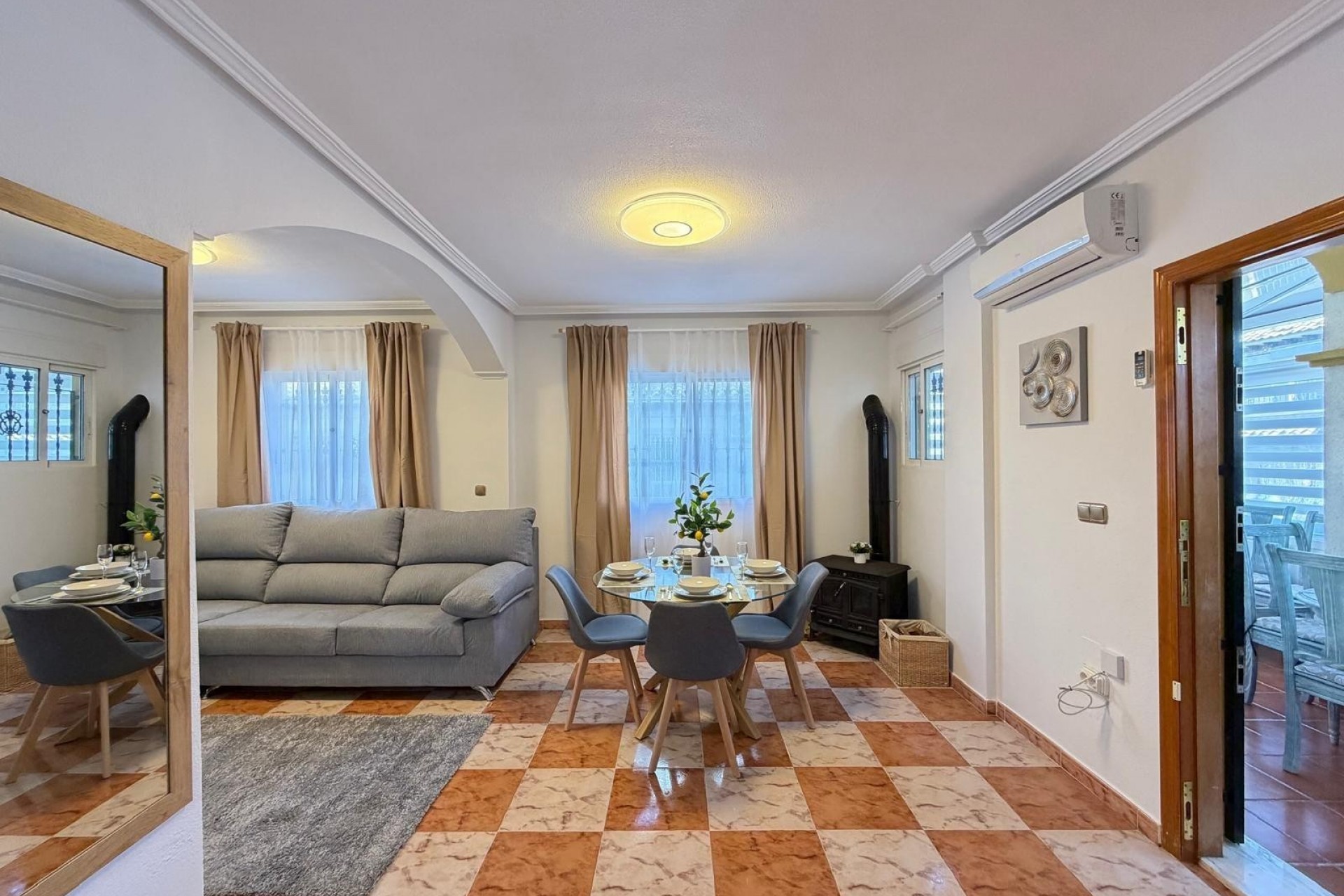 Herverkoop - Stadswoning -
Orihuela Costa - Las Filipinas